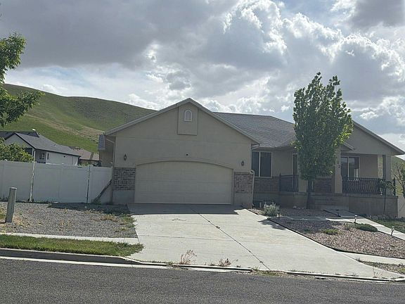 3rd image of 702 Elk Meadow Loop
