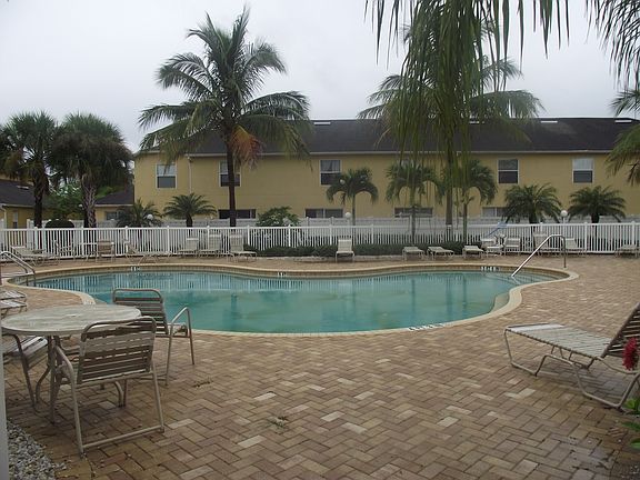 4th image of 3644 Pine Oak Cir APT 101