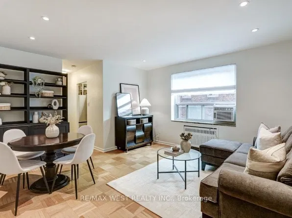 2000 Bloor St W #203, Toronto, ON M6P 3L2