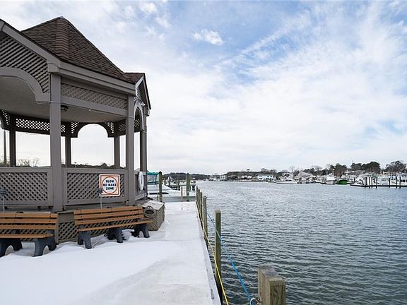 2nd image of 423 Harbour Point