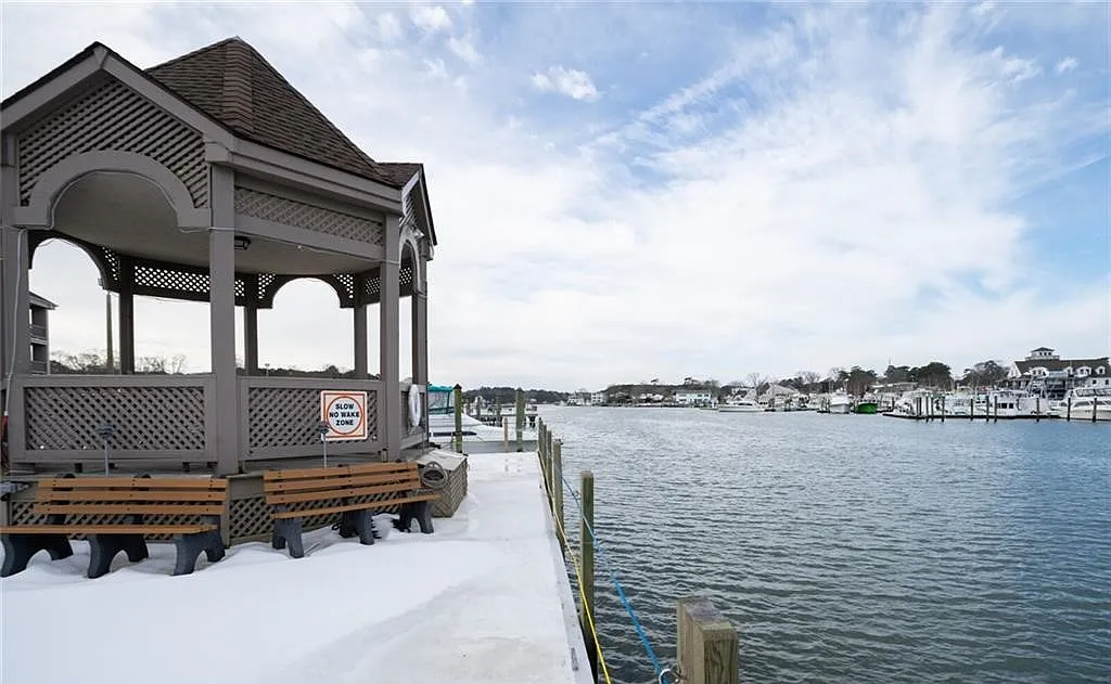 Building Photo - 423 Harbour Point