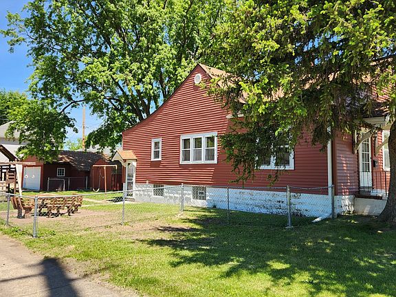 3rd image of 562 7th Ave S