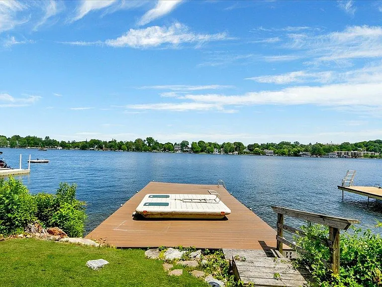 46 Sycamore Rd — Photo 3