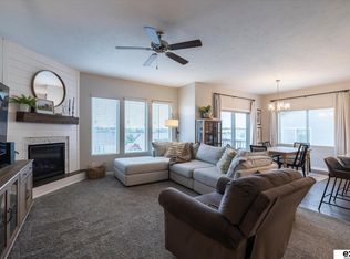 18803 Greenleaf St, Omaha, NE 68136