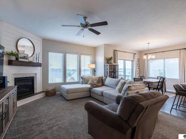 18803 Greenleaf St, Omaha, NE 68136