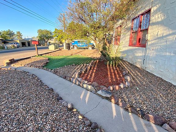 5th image of 906 W Sul Ross Ave