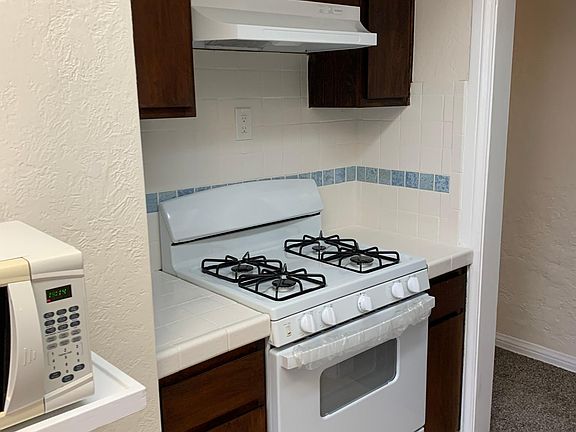 4th image of 3822 E 7th St #4