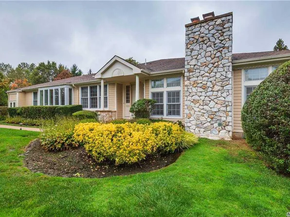 161 Doral Ct, Roslyn, NY 11576