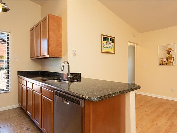 4th image of 812 SW 47th Ter APT 108