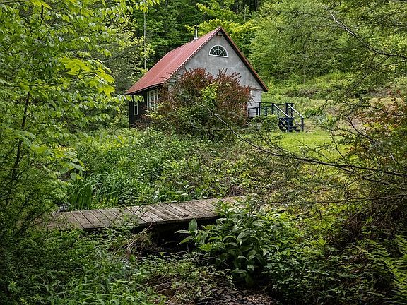 3rd image of 511 Steam Mill Rd