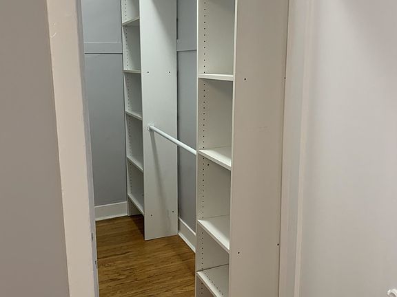 3rd image of 5606 N Kenmore Ave #2