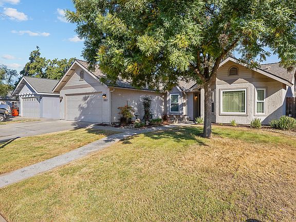 3rd image of 992 Lakewood Drive