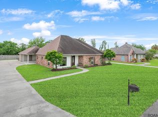8818 Wyeth Dr, Denham Springs, LA 70706