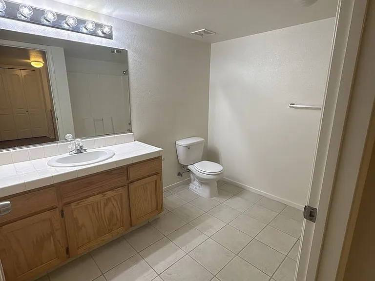 Ashely Square Apartments! — Photo 12