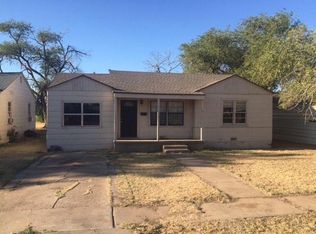736 W Grover St, Floydada, TX 79235