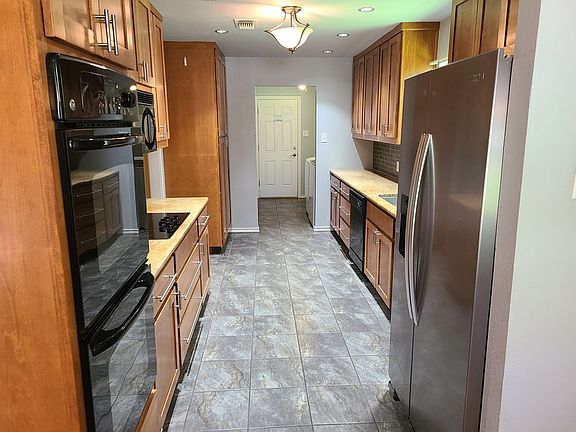 4th image of 1700 Susan Dr