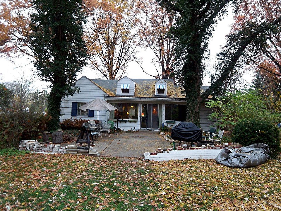 2nd image of 653 Compton Rd