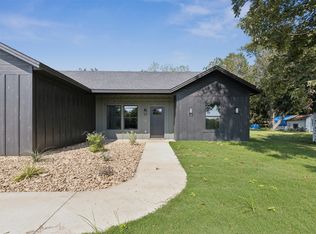 928 Country Club Rd, Cleburne, TX 76033