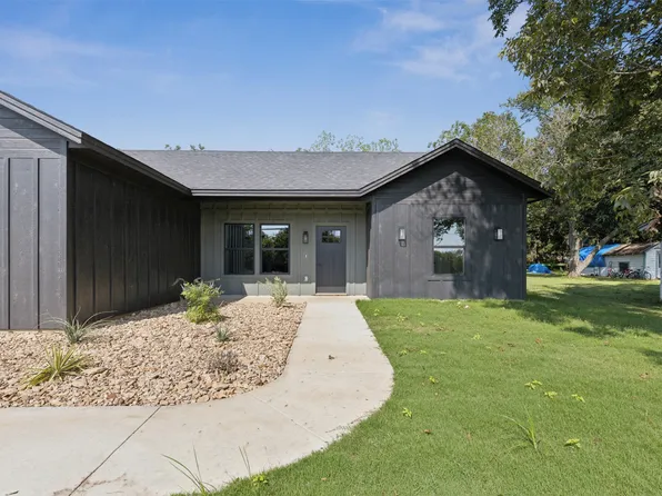 928 Country Club Rd, Cleburne, TX 76033