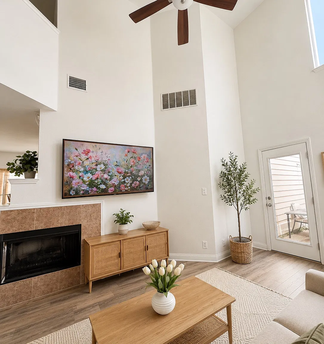 3 bed, 2.5 bath, 1926 sqft, $3,200 — Photo 2