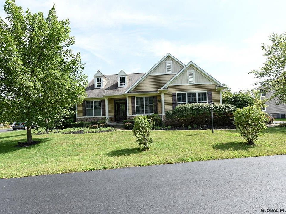1st image of 15 Farmview Ln