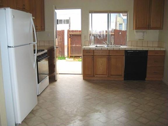 2nd image of 381 Calle Montecito