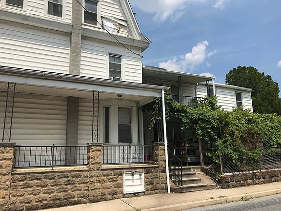 4th image of 300 E Union St