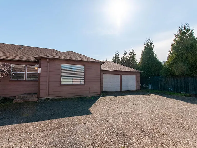 618 Martin Way — Photo 2