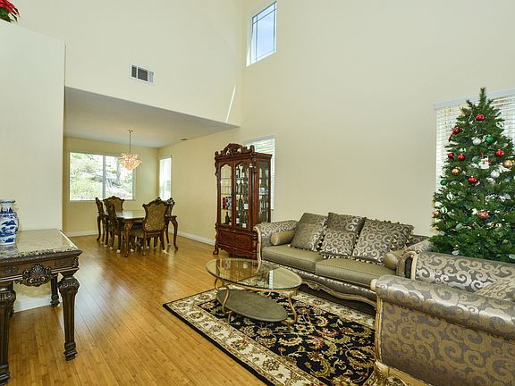5th image of 12196 Chicory Ct