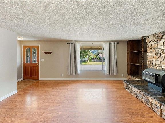 3rd image of 449 Bel Air Ave