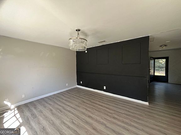 3rd image of 4090 W Oak Dr