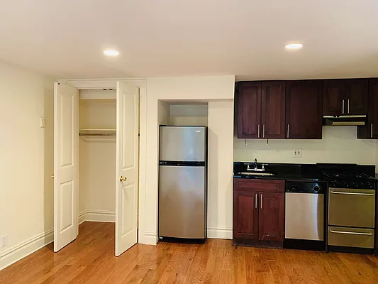 Rented by Besen Partners, LLC | media 31