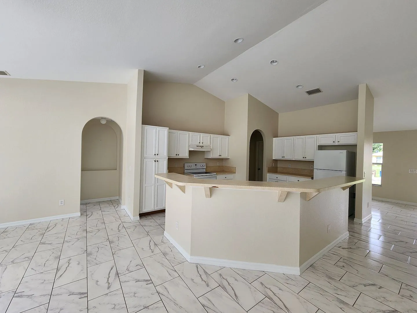 Half Off First Month Huge 4 Bedroom/Greenbriar Area. — Photo 3