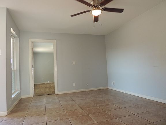 3rd image of 4733 Wilshire Dr
