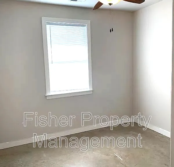 1415 Spotsylvania St — Photo 8