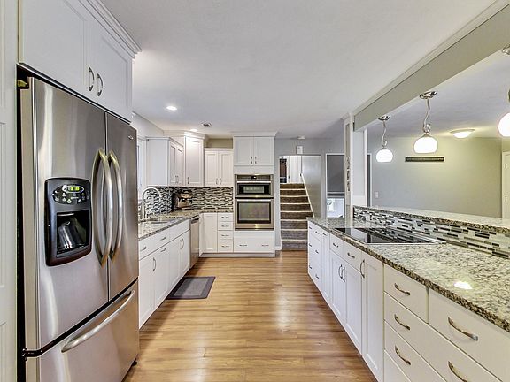 2nd image of 4711 Beechnut Dr