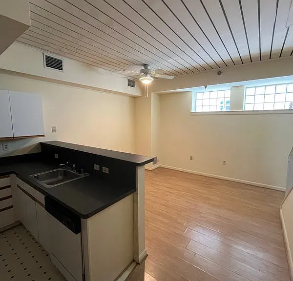 907 Caroline St #9 — Photo 7