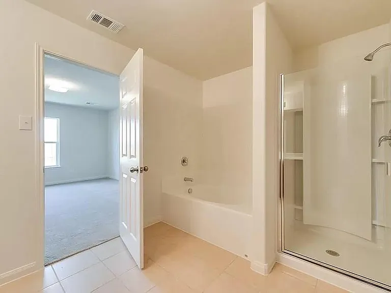 1326 Shumard Dr — Photo 10