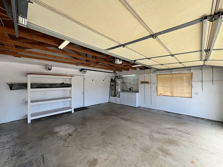 2104 N Mammoth Pl — Photo 30