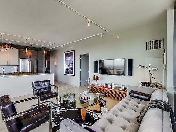 5th image of 860 W Blackhawk St Unit 2307