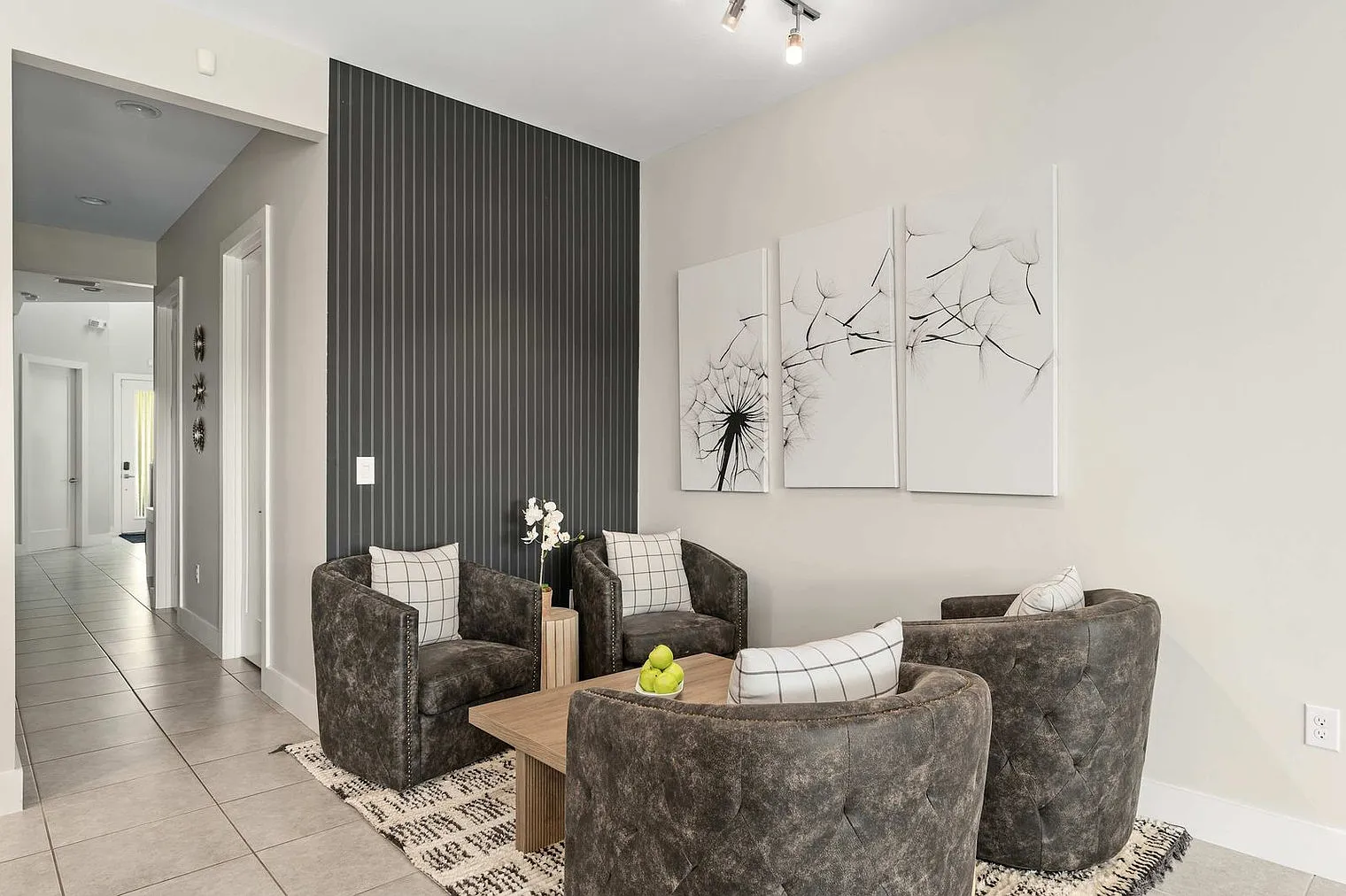 5 bed, 5.0 bath, 3143 sqft, $7,589 — Photo 3