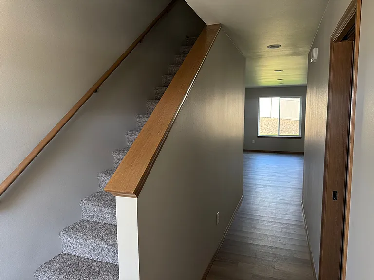 609 S Kent Ave — Photo 8