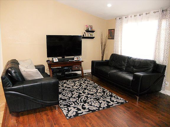3rd image of 27206 Rockgrove Ave