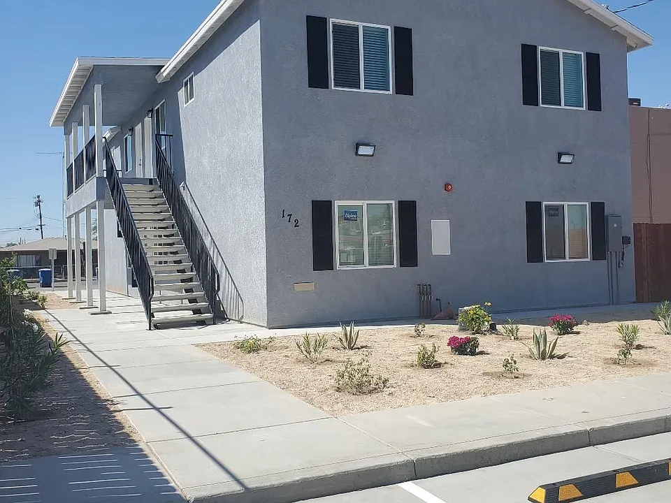 172 W Alamo St