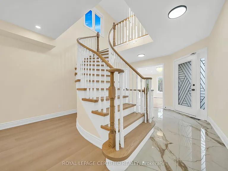 5016 Natkarni Cres #UPPER — Photo 22