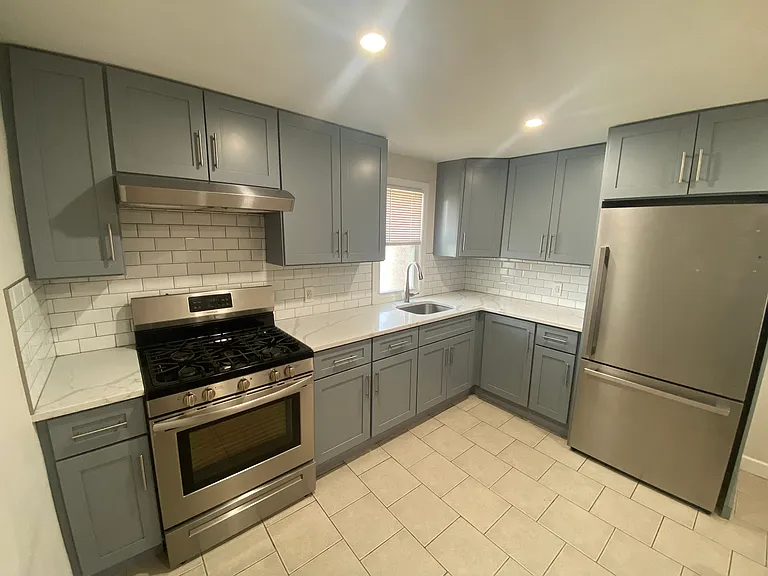 47 Emma Pl #2B — Photo 2