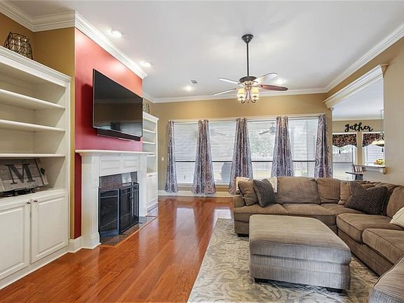 4th image of 904 Avenue Du Chateau Ave