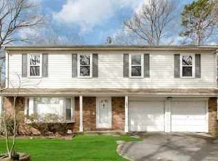 160 Pauls Path, Coram, NY 11727