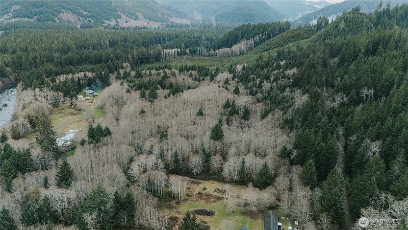 3rd image of 215 Elk Creek Ridge Road