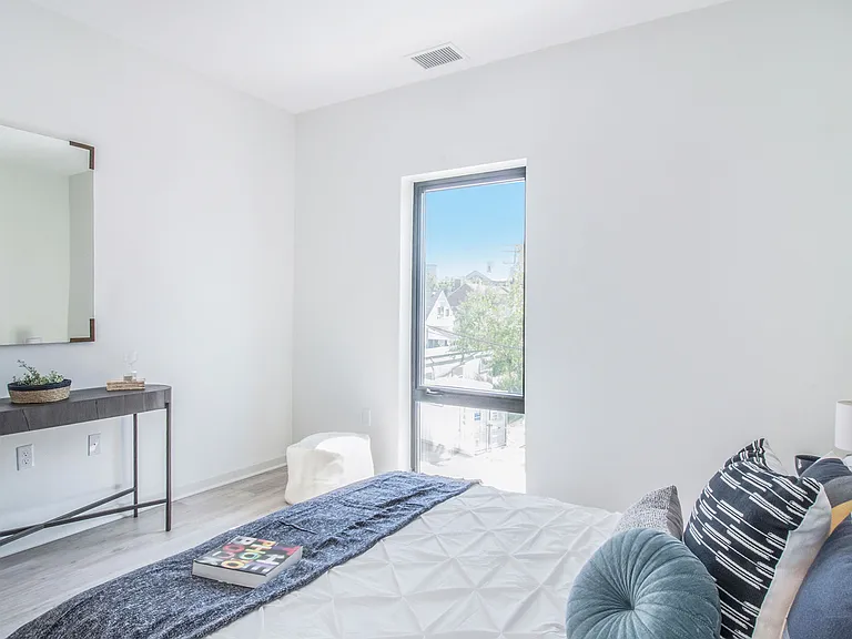 7410 Kercheval St #305 — Photo 11